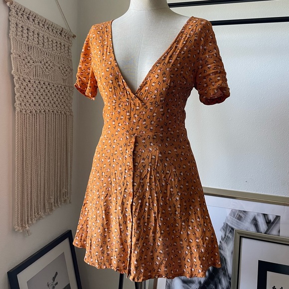 Forever 21 Dresses & Skirts - 🛍 F21 orange floral dress.